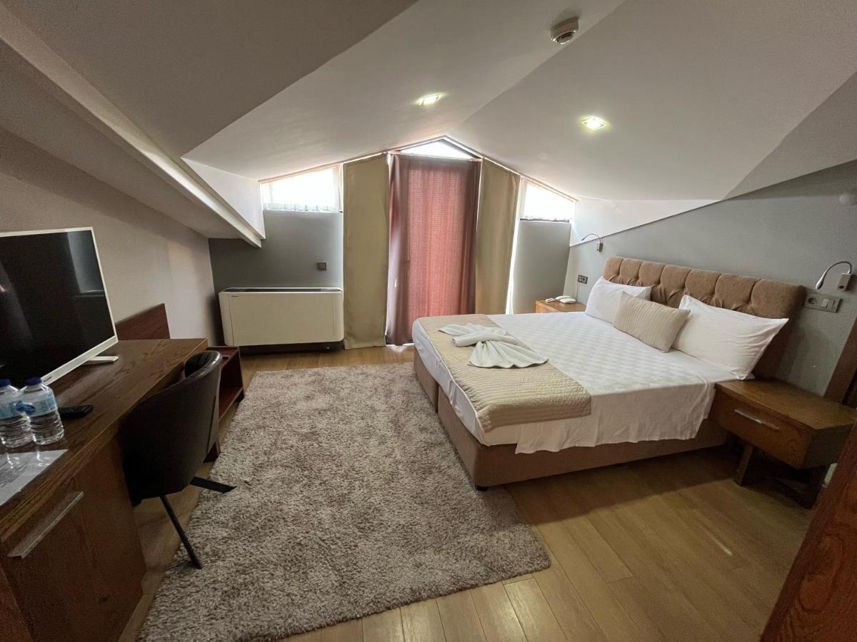 The Elegant Hotel Istanbul Exterior photo