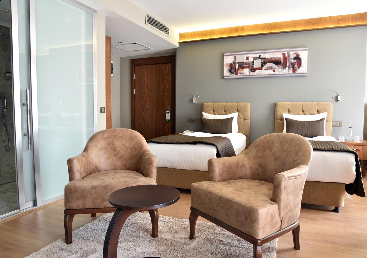 The Elegant Hotel Istanbul Exterior photo