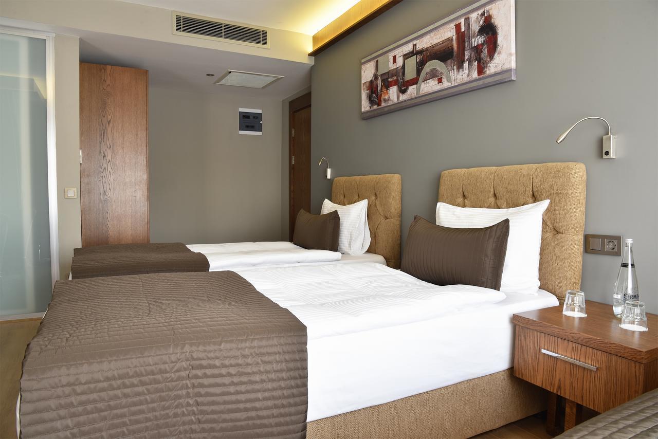 The Elegant Hotel Istanbul Exterior photo