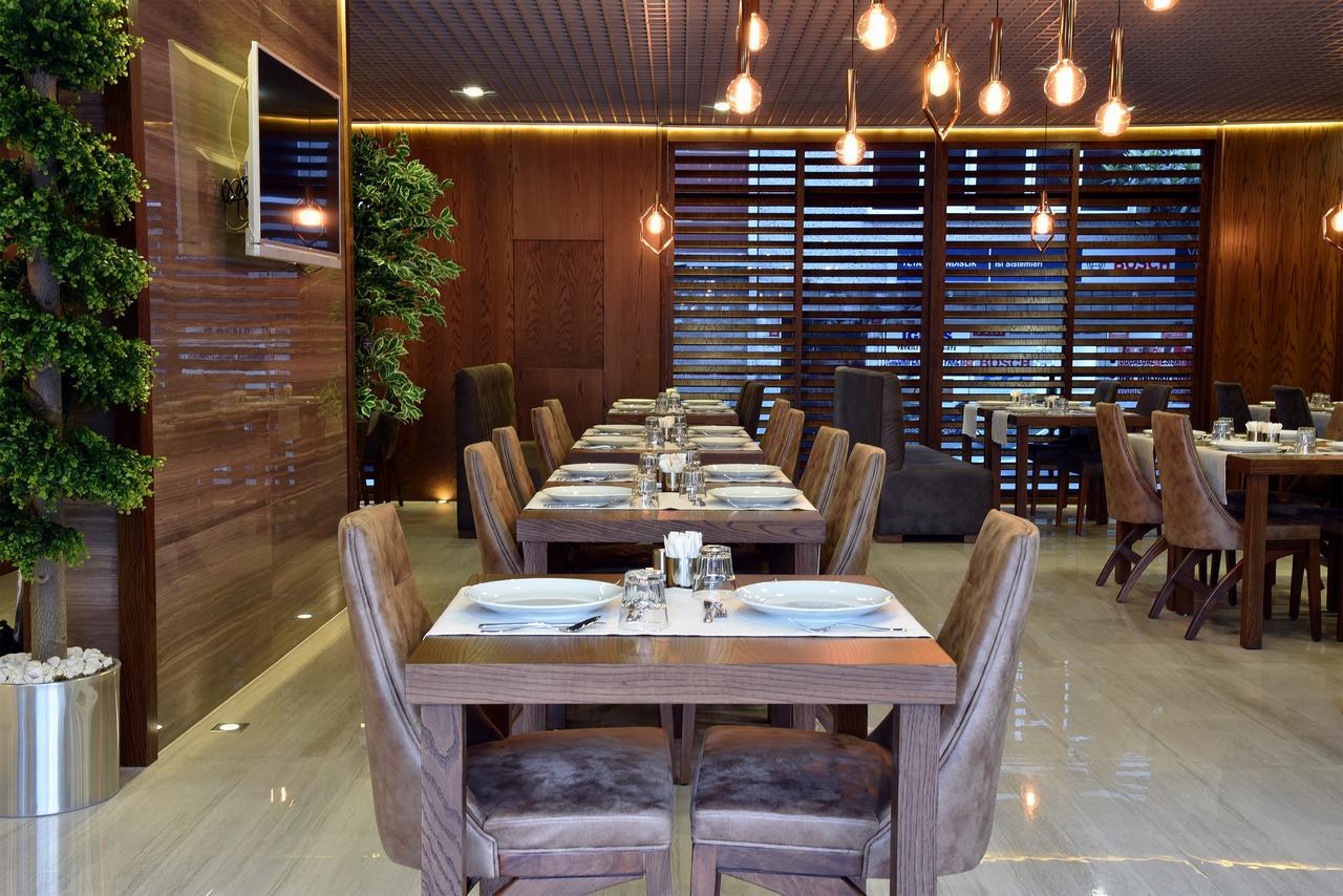 The Elegant Hotel Istanbul Exterior photo